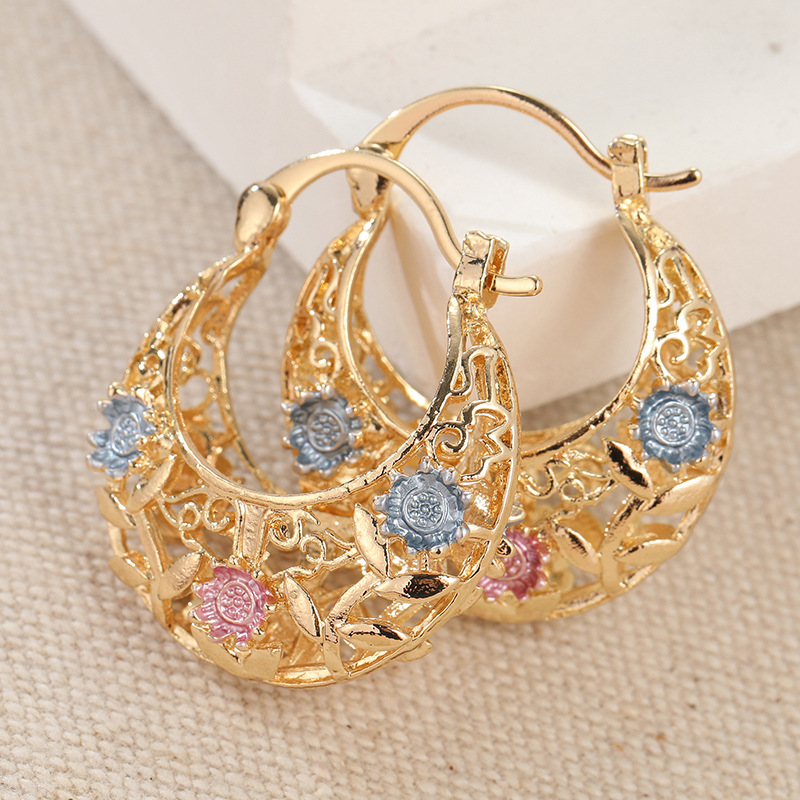 🔥2026 New Arrival 🔥Gold-Plated Crescent Hoop Earrings with Enamel Flowers – Delicate, floral charm & perfect for everyday elegance or gifting 🌸