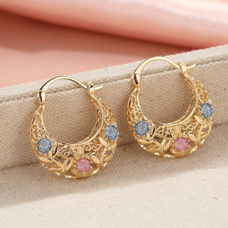 🔥2026 New Arrival 🔥Gold-Plated Crescent Hoop Earrings with Enamel Flowers – Delicate, floral charm & perfect for everyday elegance or gifting 🌸