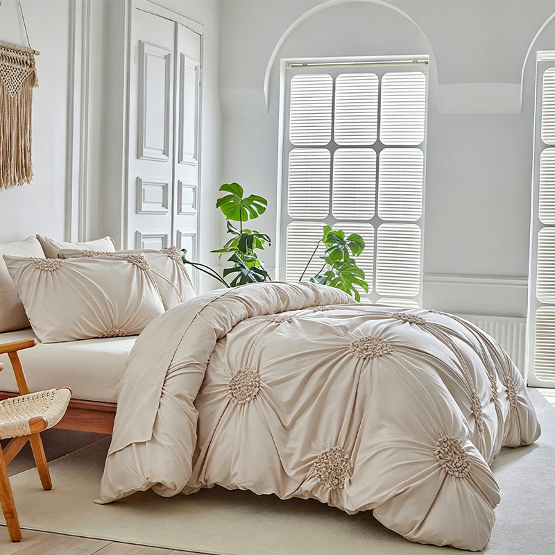 😴 Bring you cozy deep sleep!Elegant Pinch Pleat Duvet Cover Set
